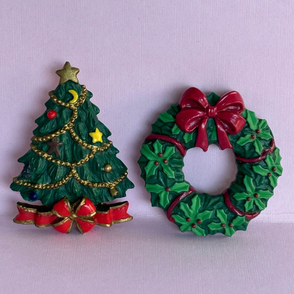 Vintage Christmas Tree and Wreath Resin Pins RUSS AGC